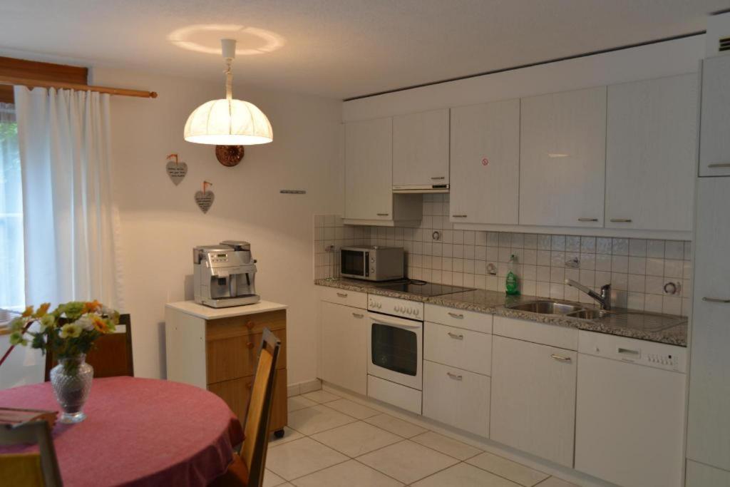 Bed And Breakfast - Die Aelplersuit Fuer Backpackers Im Berghuesli Linthal Екстериор снимка